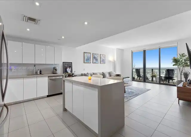 Property at 1600 NE 1st Ave #3718, Miami, FL, 33132, 1 bed, 1 bath, [object Object]