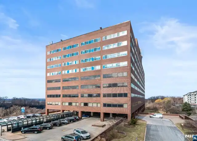Property at 2 Executive Dr Unit 720, Fort Lee, NJ, 07024, 2 beds, 2 baths, [object Object]