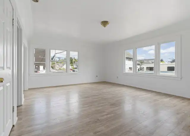 Property at 201 N F St Unit 2, Aberdeen, WA, 98520, 1 bed, 1 bath, [object Object]