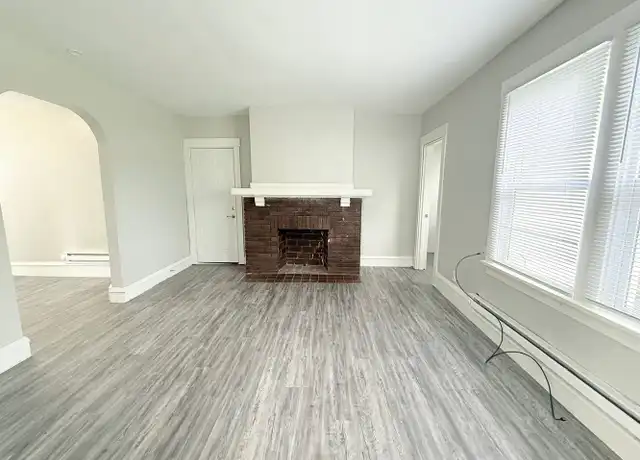 Property at 312 N Mclean St Unit 4, Bloomington, IL, 61701, 1 bed, 1 bath, [object Object]