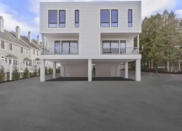 Property at 904 Quinnipiac Ct Unit 3, New Haven, CT, 06513, 3 beds, 1.5 baths, [object Object]