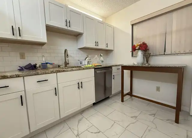 Property at 1200 SE Parkview Pl Unit F1, Stuart, FL, 34994, 3 beds, 2 baths, [object Object]
