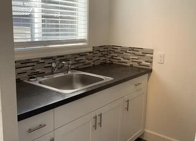 Property at 423 NW 6th St Unit 6, Redmond, OR, 97756, 1 bed, 1 bath, [object Object]