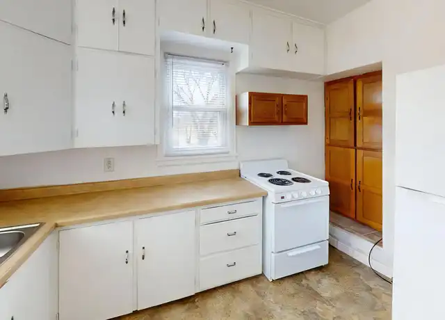 Property at 723 N 10th St, Bismarck, ND, 58501, 2 beds, 1 bath, [object Object]