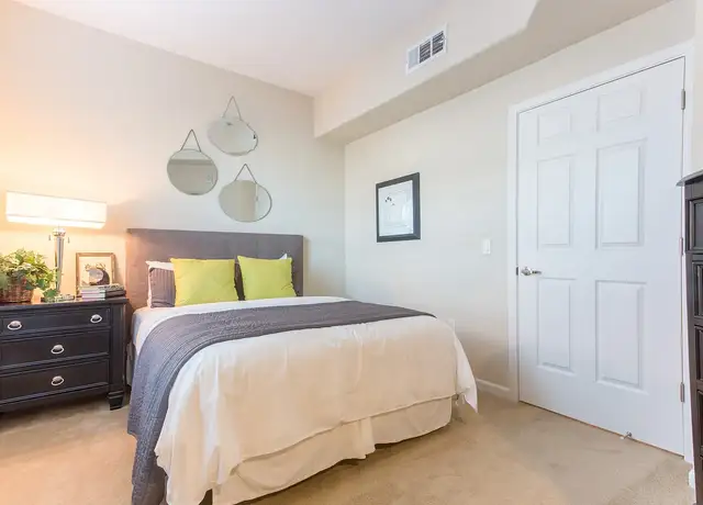 Photo of 300 Crescent Dr, Vacaville, CA 95688