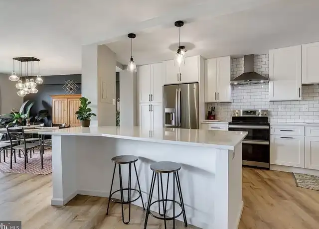 Property at 309 Yoakum Pkwy #1610, Alexandria, VA, 22304, 2 beds, 2 baths, [object Object]