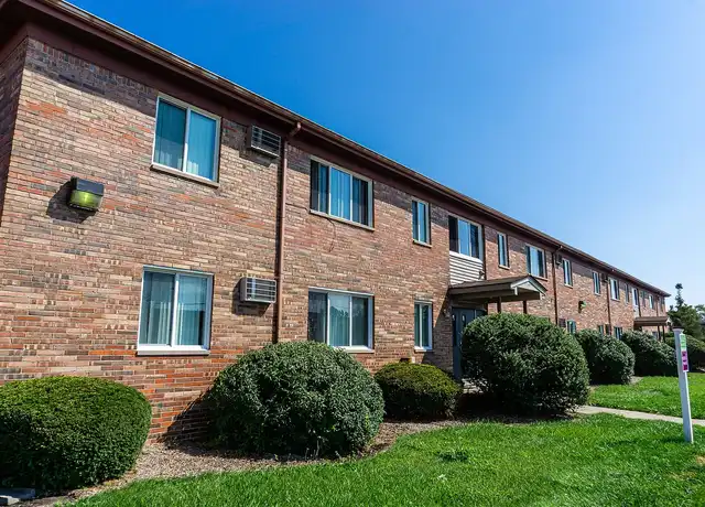 Property at Golf Manor Apartments - 30600 Little Mack Ave, Roseville, MI, 48066, 1 bed, 1 bath, [object Object]
