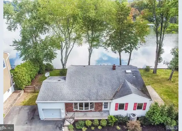 Property at 191 Lakeshore Dr, Oakland, NJ, 07436, 3 beds, 1.5 baths, [object Object]