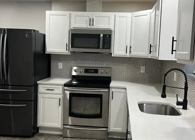 Property at 910 Lancaster Ave Unit 1R Rear, Reading, PA, 19607, 2 beds, 1 bath, [object Object]