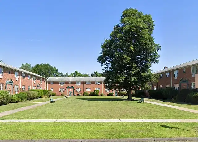 Property at Bradford Commons Apartments - 1570 Willard Ave, Newington, CT, 06111, 1-2 bed, 1 bath, [object Object]