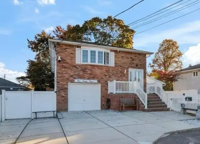 Property at 1 Meade Ct Unit 2, Bethpage, NY, 11714, 3 beds, 2 baths, [object Object]