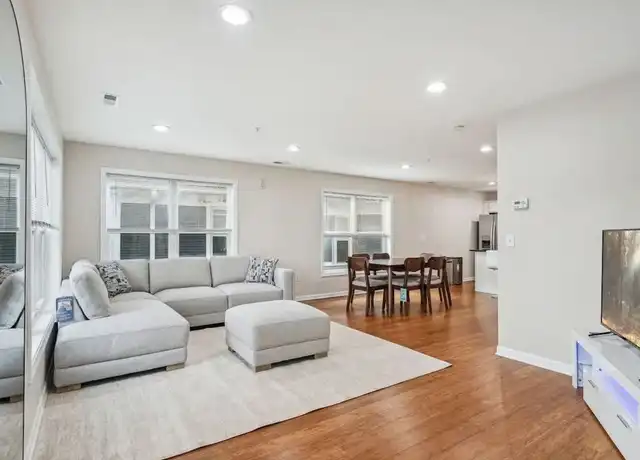 Property at Lyndale Avenue South 2424 - Lyndale Pl, Minneapolis, MN, 55405, 4 beds, 4.5 baths, [object Object]