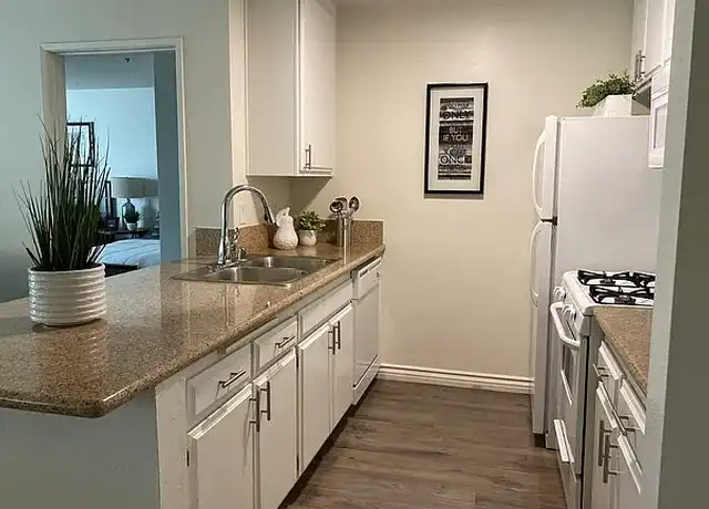 Property at Westwood Executive House - 424 Kelton Ave, Los Angeles, CA, 90024, 1 bed, 1 bath, [object Object]