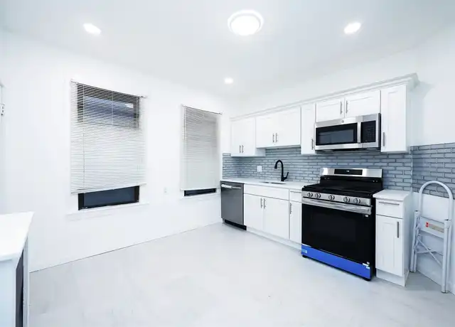 Property at 121 Browne St Unit 3, Brookline, MA, 02446, 3 beds, 1 bath, [object Object]