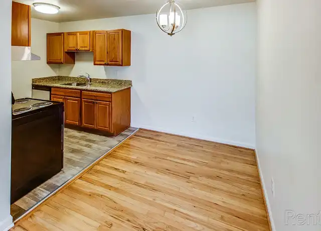 Property at Wagon Wheel Apartments - 609 E Eleven Mile Rd, Royal Oak, MI, 48067, 1-2 bed, 1 bath, [object Object]