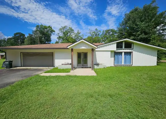 Property at 403 S Texas St, Deridder, LA, 70634, 4 beds, 2 baths, [object Object]