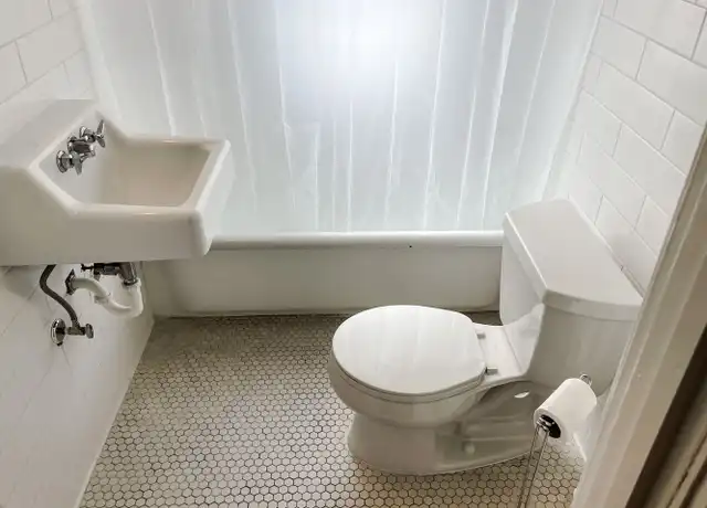 Property at 1115 W 28th St Unit 111, Minneapolis, MN, 55408, 1 bed, 1 bath, [object Object]