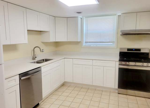 Photo of 8537 W Foster Ave Unit G, Chicago, IL 60656