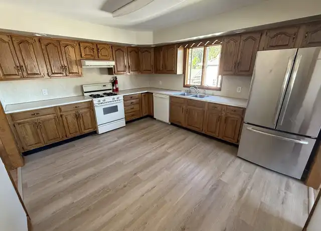 Property at 119 E 11th St Unit 2, Linden, NJ, 07036, 3 beds, 1 bath, [object Object]