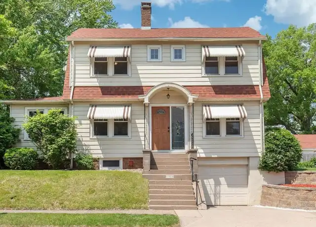 Property at 1325 27th St, Moline, IL, 61265, 2 beds, 1 bath, [object Object]