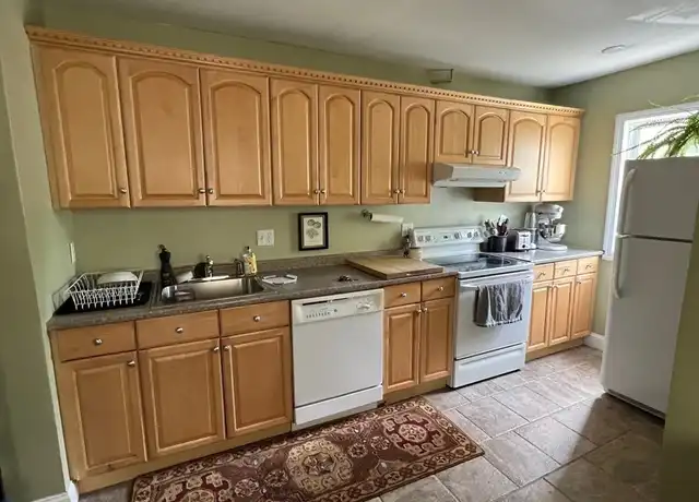 Property at 97 Grove St Unit 1, Watertown, MA, 02472, 3 beds, 1 bath, [object Object]