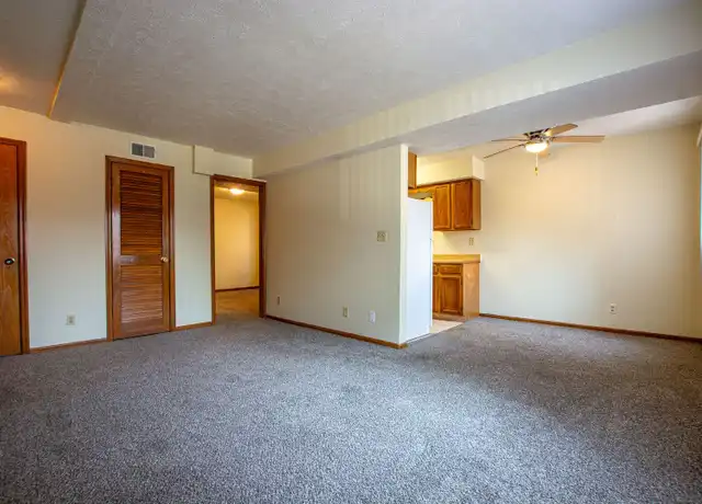 Property at 119 N 37th St Unit 201, Omaha, NE, 68131, 1 bed, 1 bath, [object Object]