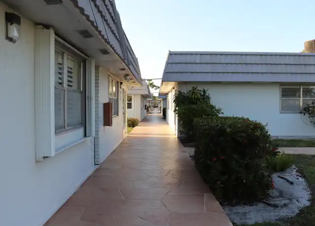 Property at 147 Valencia G, Delray Beach, FL, 33446, 1 bed, 1.5 baths, [object Object]