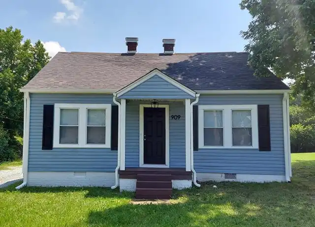 Property at 909 Old Thomasville Rd, High Point, NC, 27260, 4 beds, 2 baths, [object Object]