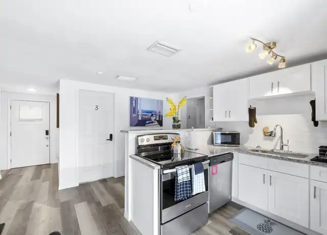 Property at 3013 N 45th St, Tampa, FL, 33605, 1 bed, 1 bath, [object Object]