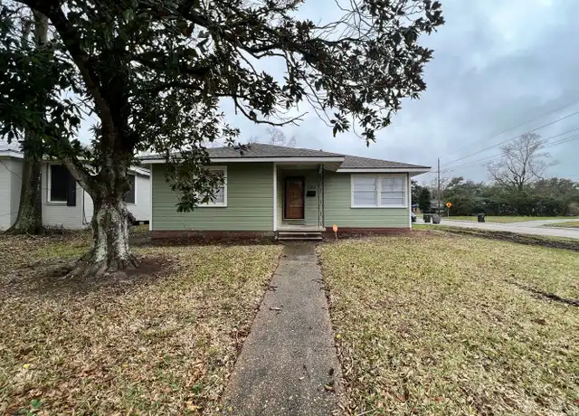 Property at 1800 11th St, Lake Charles, LA, 70601, 3 beds, 2 baths, [object Object]