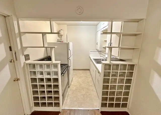 Property at 406 Ridge Pl NE, Albuquerque, NM, 87106, 1 bed, 1 bath, [object Object]