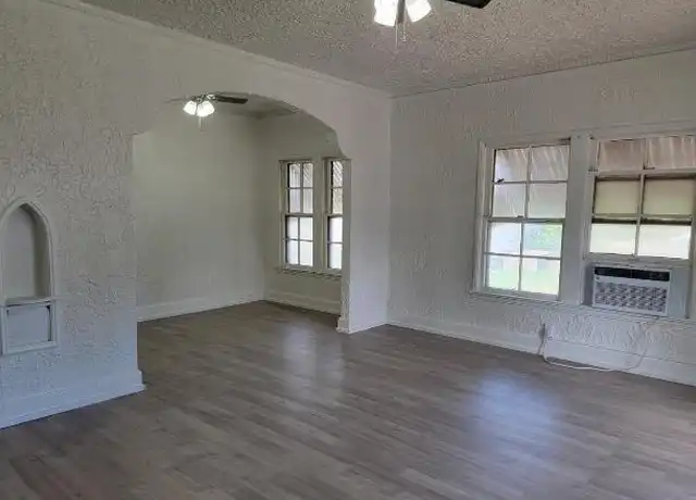 Property at 1502 E Broadway Ave, Enid, OK, 73701, 1 bed, 1 bath, [object Object]