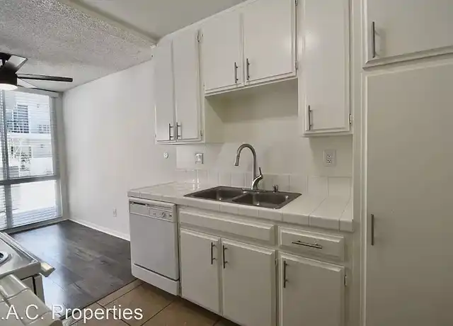 Property at 13019 Oxnard St, Van Nuys, CA, 91401, 1 bed, 1 bath, [object Object]