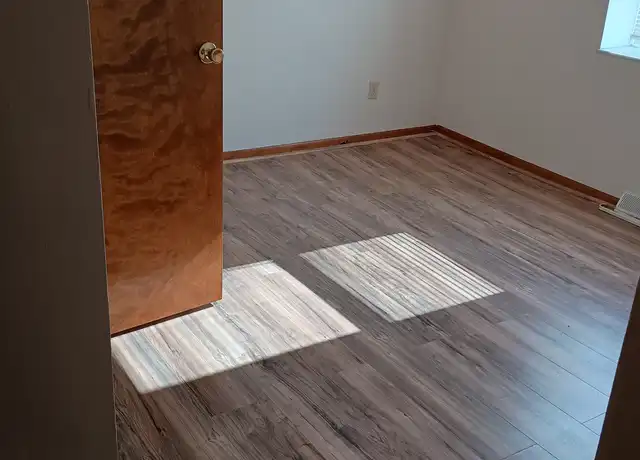 Property at 121 Lightner St Unit Lower, Bradner, OH, 43406, 2 beds, 1 bath, [object Object]