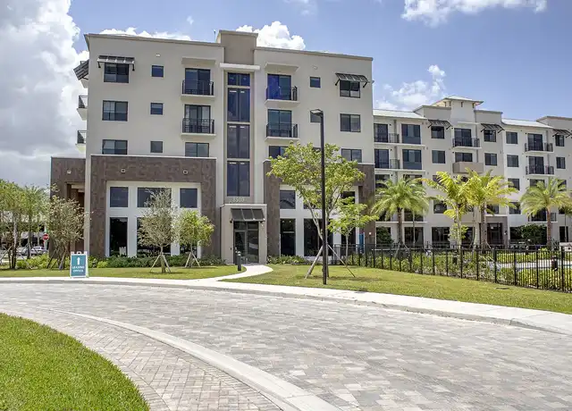 Property at Shalimar at Plantation - 8500 Cleary Blvd, Plantation, FL, 33324, 2 beds, 2 baths, [object Object]