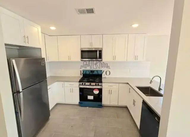 Property at 530 S 18th St Unit 3, Newark, NJ, 07103, 3 beds, 2 baths, [object Object]