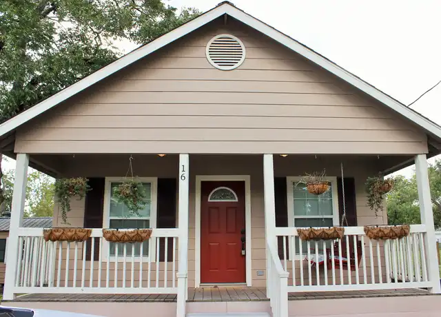 Property at 16 W Anderson St, Bellville, TX, 77418, 1 bed, 1 bath, [object Object]