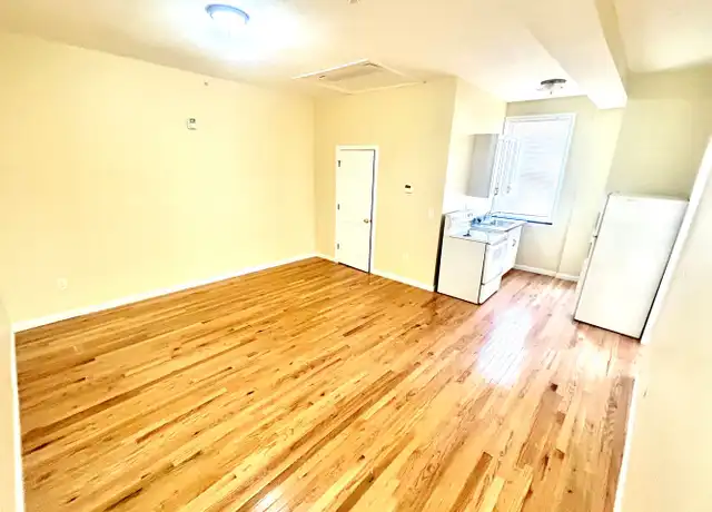 Property at 133 W Main St Unit 2B, Waterbury, CT, 06702, 1 bed, 1 bath, [object Object]
