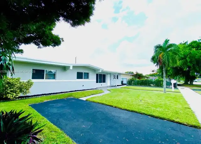 Property at 5595 W 13th Ave, Hialeah, FL, 33012, 5 beds, 4 baths, [object Object]