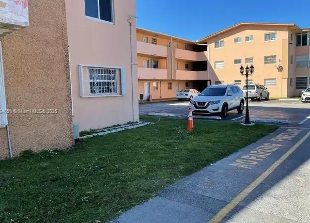 Property at 120 Royal Palm Rd #215, Hialeah, FL, 33016, 2 beds, 2 baths, [object Object]