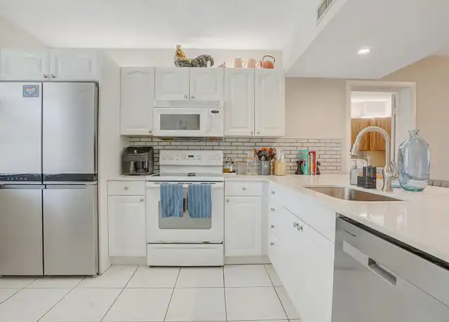 Property at 6037 Balboa Cir #202, Boca Raton, FL, 33433, 2 beds, 2 baths, [object Object]