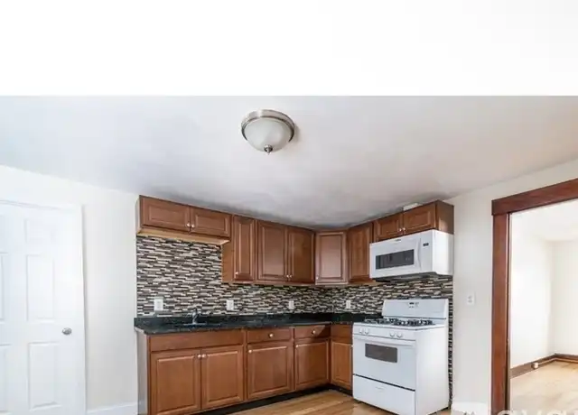 Property at 41 N Bedford St Unit 2, East Bridgewater, MA, 02333, 1 bed, 1 bath, [object Object]