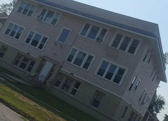 Property at 701 N 2nd Ave E, Newton, IA, 50208, 2 beds, 1 bath, [object Object]