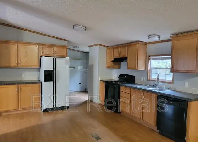 Property at 1612 Asheville Hwy, Dandridge, TN, 37725, 4 beds, 2 baths, [object Object]
