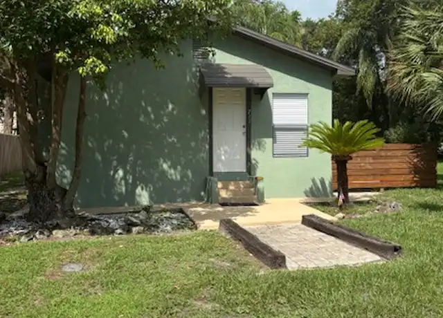 Property at 711 Marietta St, Leesburg, FL, 34748, 2 beds, 2 baths, [object Object]