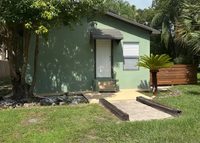 Property at 711 Marietta St, Leesburg, FL, 34748, 2 beds, 2 baths, [object Object]