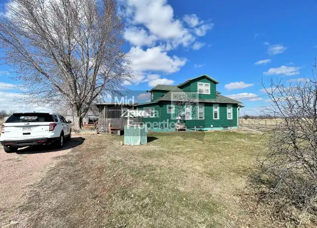 Property at 1821 S Wisconsin St, Mitchell, SD, 57301, 3 beds, 1 bath, [object Object]