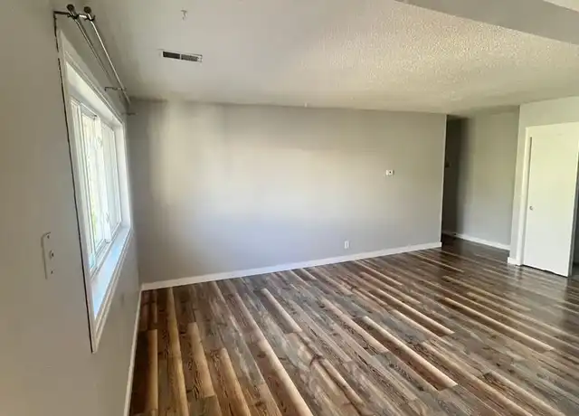 Property at 622 S 36th St Unit 8, Omaha, NE, 68105, 1 bed, 1 bath, [object Object]