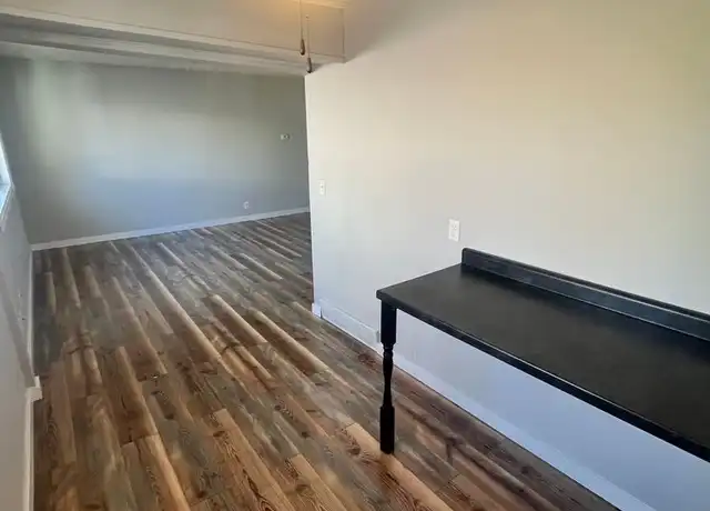 Property at 622 S 36th St Unit 8, Omaha, NE, 68105, 1 bed, 1 bath, [object Object]