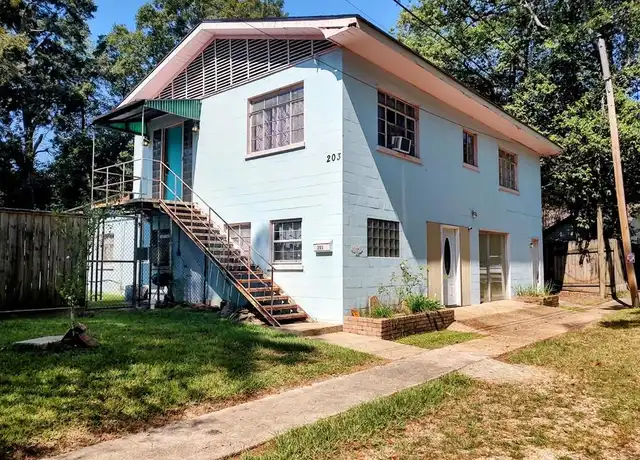 Property at 203 S New Hampshire St, Covington, LA, 70433, 2 beds, 1 bath, [object Object]